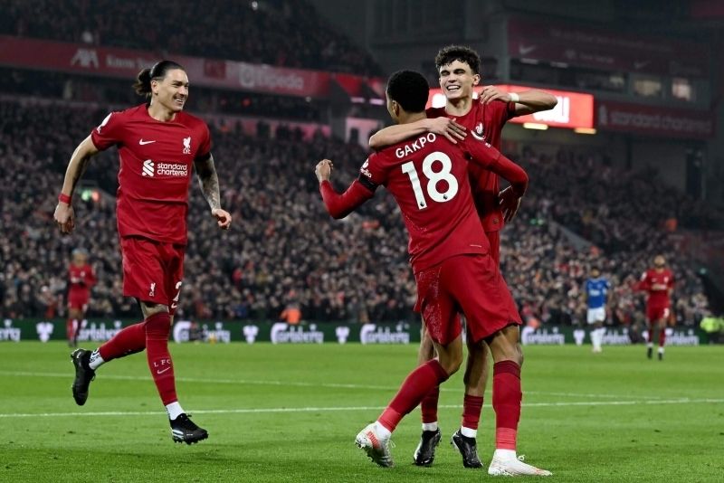 Ảnh cầu thủ Liverpool ăn mừng chiến thắng 1