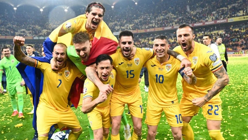 Ảnh cầu thủ đội tuyển Romania ăn mừng chiến thắng 11