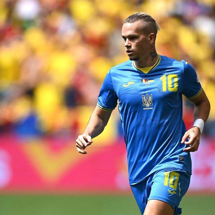 Ảnh các cầu thủ đội tuyển Ukraine thi đấu 17
