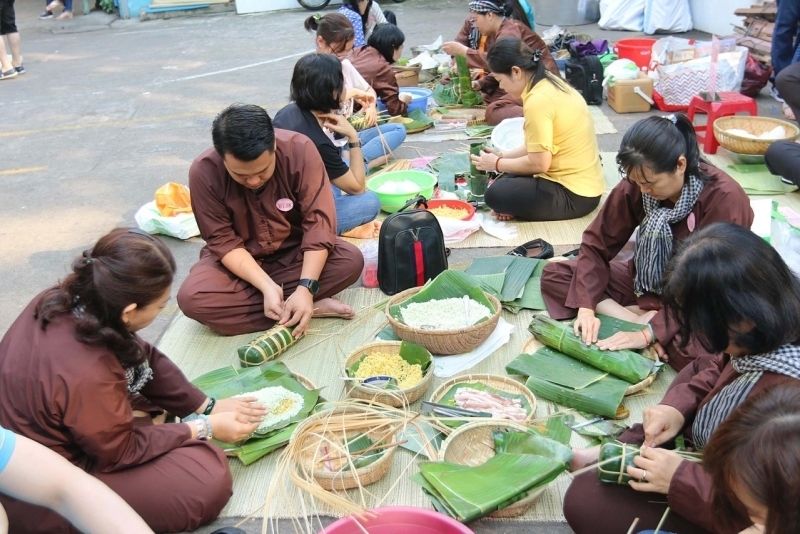 Ảnh gói bánh chưng ngày tết 2