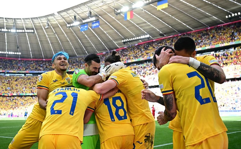 Ảnh các cầu thủ đội tuyển Ukraine ăn mừng chiến thắng 10