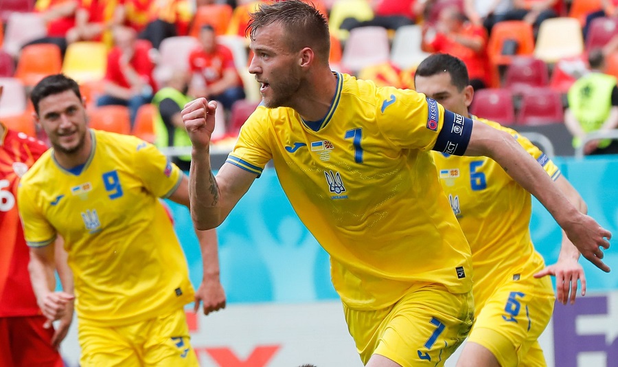 Ảnh các cầu thủ đội tuyển Ukraine ăn mừng chiến thắng 3