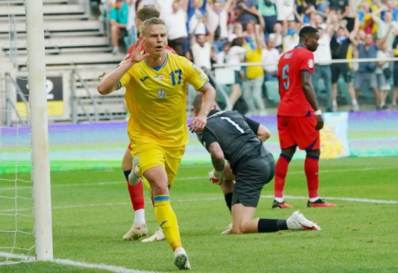 Ảnh các cầu thủ đội tuyển Ukraine ăn mừng chiến thắng 4