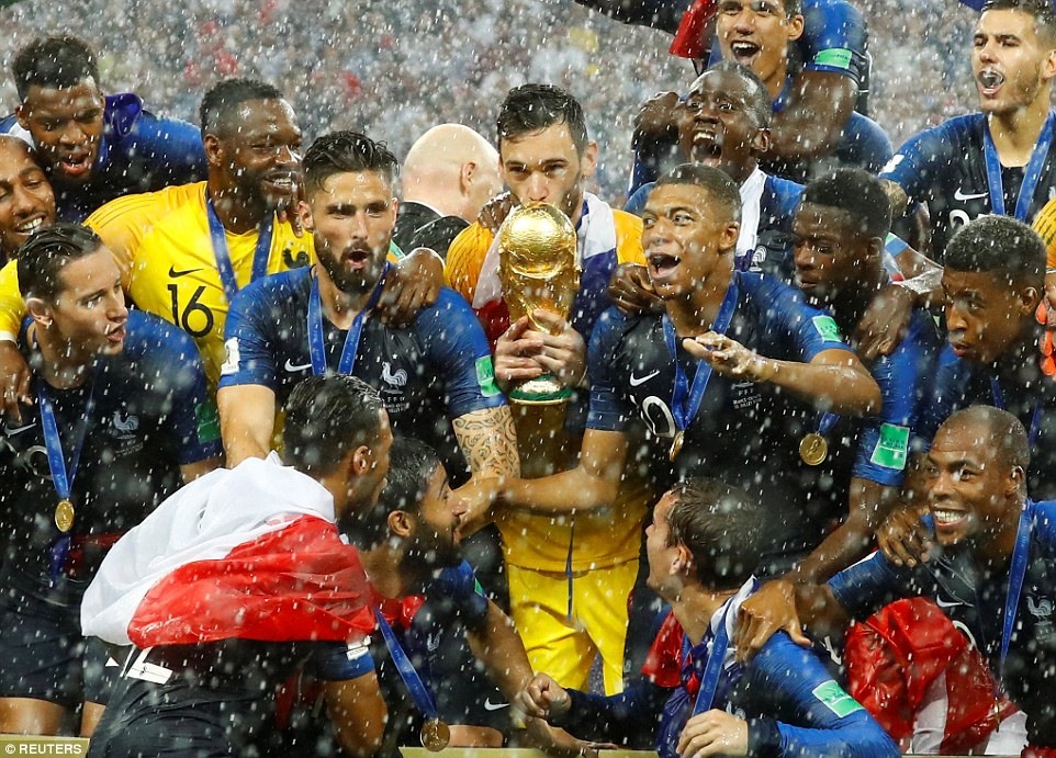 Hình ảnh những khoảnh khắc đẹp của đội tuyển Pháp 10