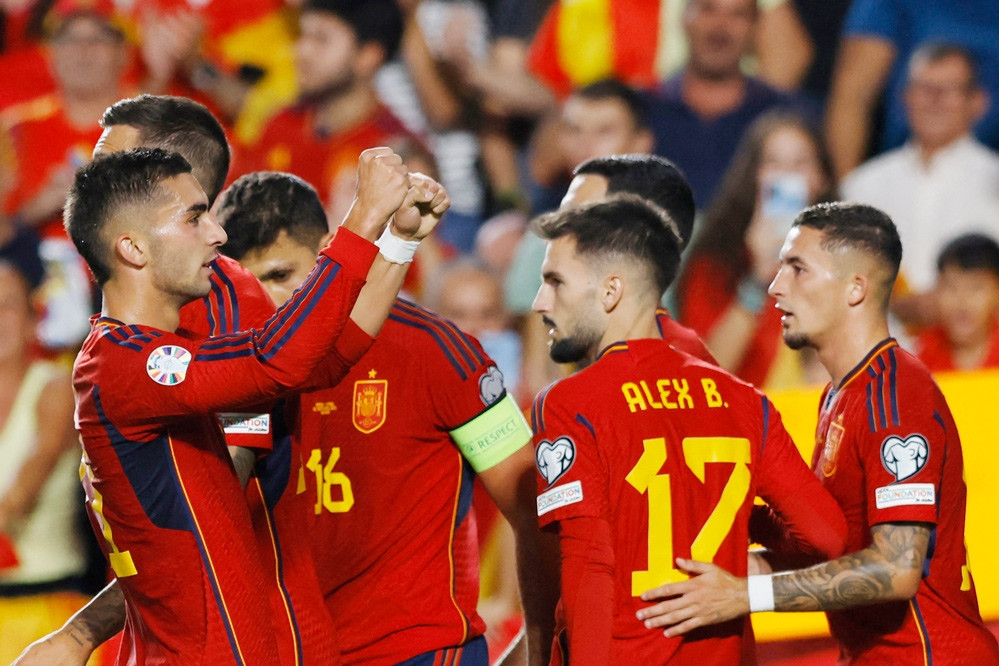 Khoảnh khắc lịch sử đội tuyển Tây Ban Nha 9