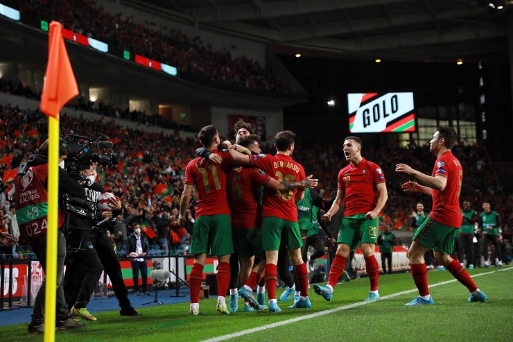 Ảnh các cầu thủ đội tuyển Bồ Đào Nha ăn mừng chiến thắng 8