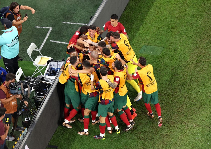 Ảnh các cầu thủ đội tuyển Bồ Đào Nha ăn mừng chiến thắng 2