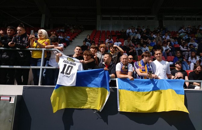 Ảnh sân vận động và cổ động viên đội tuyển Ukraine  1