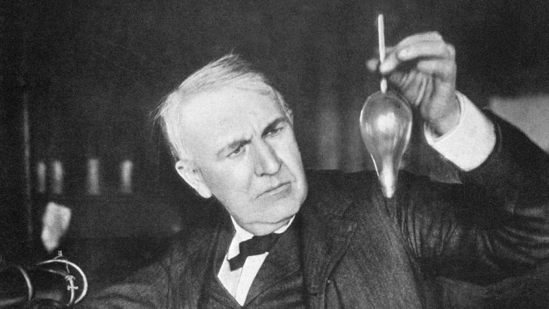 Ảnh Thomas Edison và các phát minh thay đổi cách sống của con người