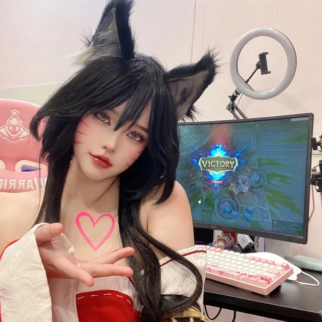 Ảnh gái cosplay nổi bật với phong cách độc đáo.