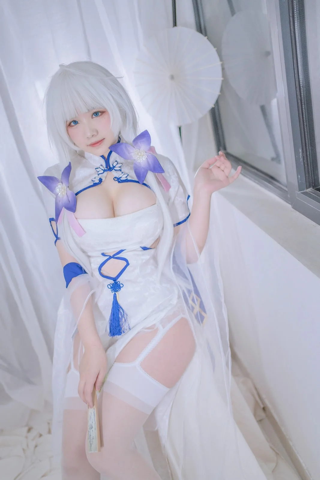 Ảnh gái cosplay mèo dễ thương và thu hút.