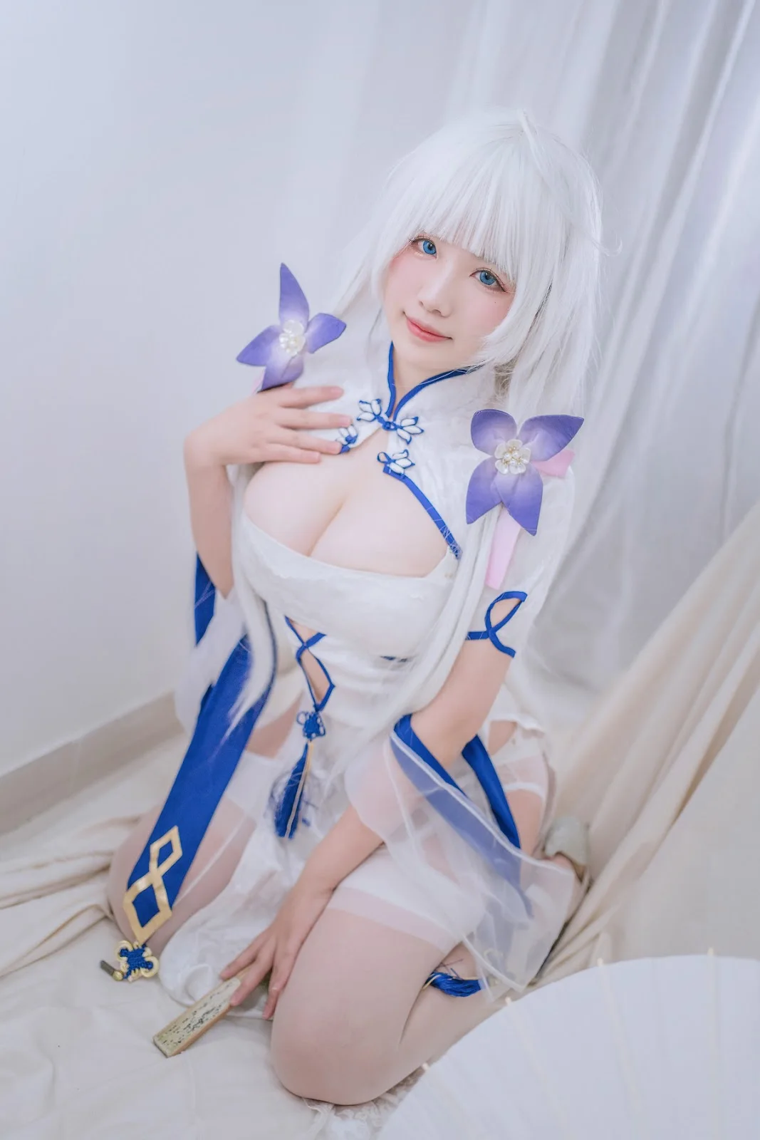 Khám phá sự dễ thương trong ảnh gái cosplay mèo.