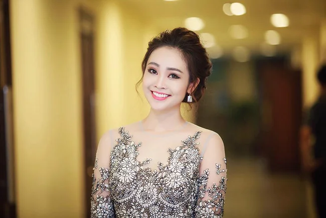 Nụ cười dễ thương trong ảnh gái xinh cười cute.