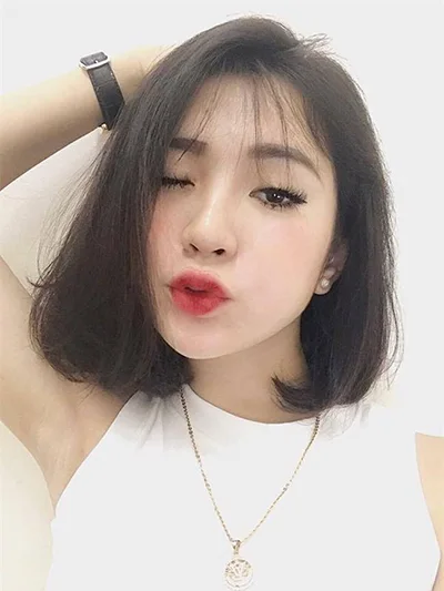 Gái xinh cute đeo kính, là biểu tượng của sự tinh tế và thanh lịch.