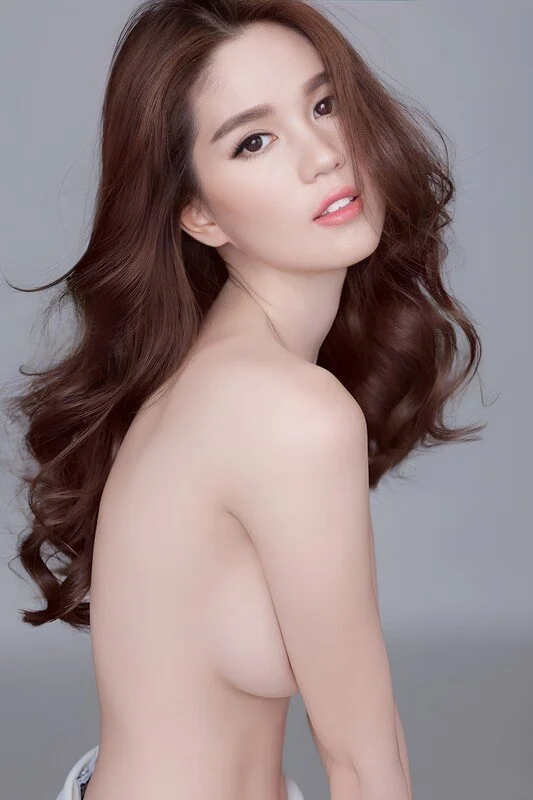 Ngọc Trinh 33