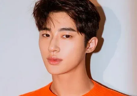 Byeon Woo Seok trong ánh sáng tự nhiên