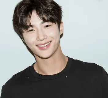 Byeon Woo Seok gương mặt tươi cười