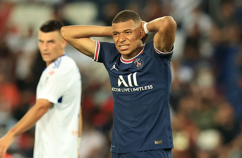 ảnh Mbappe đẹp trai  13