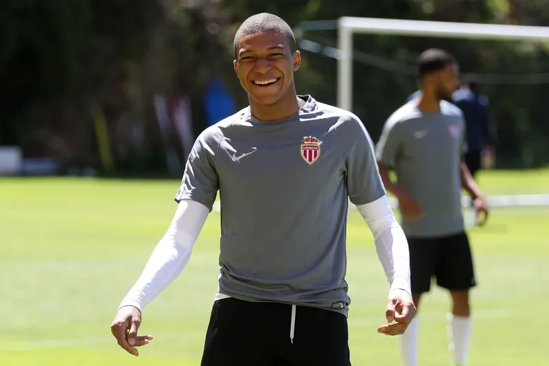 ảnh Mbappe đẹp trai 38