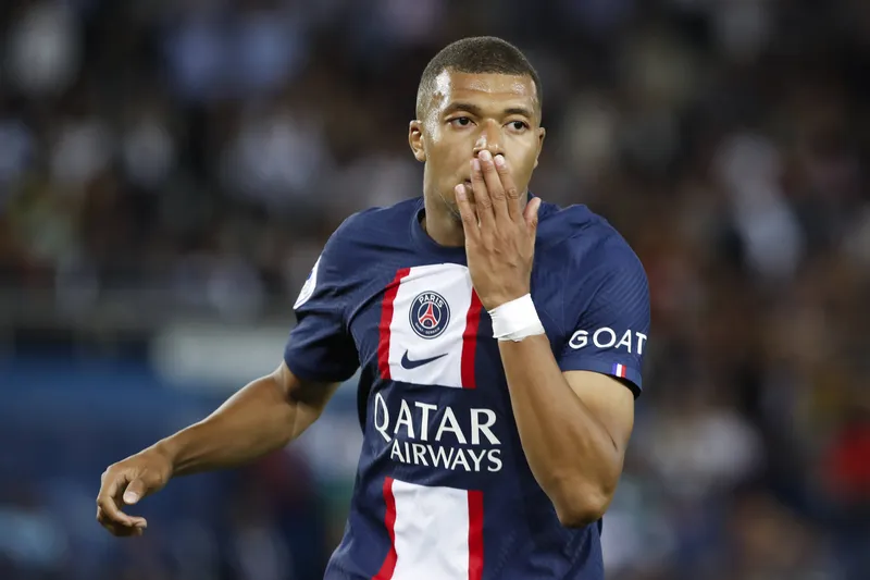 ảnh Mbappe đẹp trai  14