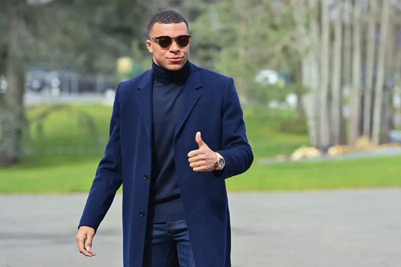 ảnh Mbappe đẹp trai 41