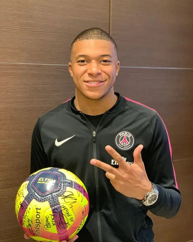 ảnh Mbappe đẹp trai 47