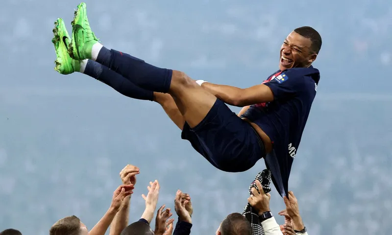 ảnh Mbappe đẹp trai  11